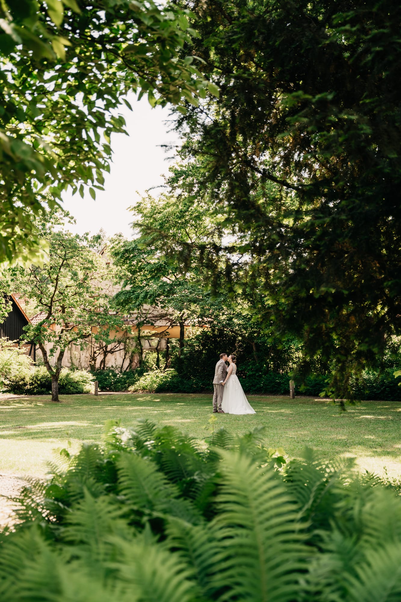Hochzeitsgäste an der Cordinger Mühle – Anna Lorek Fotografie