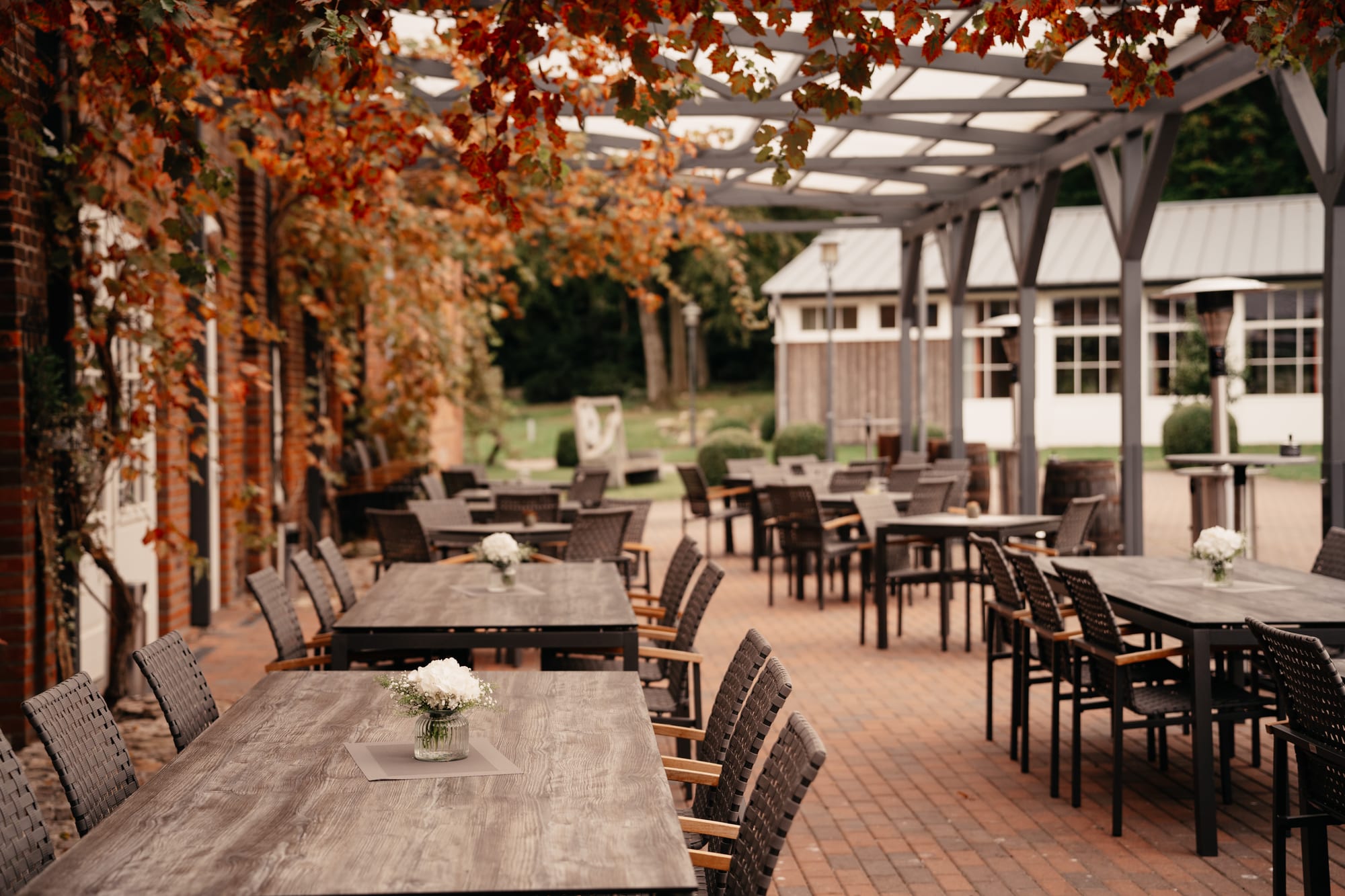 Überdachte Terrasse auf Hof Sonnentau in Visselhövede – Anna Lorek Fotografie