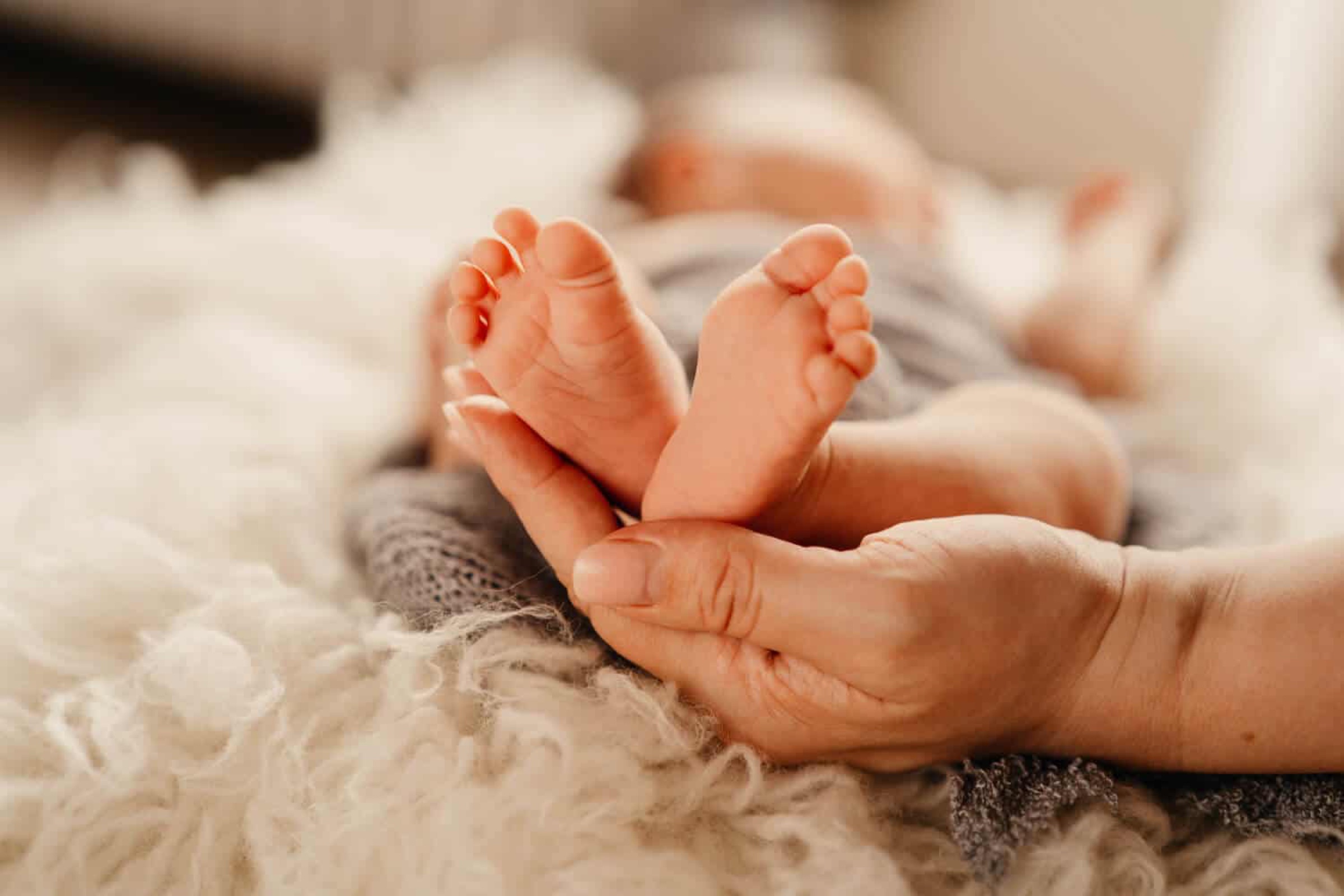 Neugeborenen-Fotoshooting: Wann ist der richtige Zeitpunkt – und was erwartet euch?