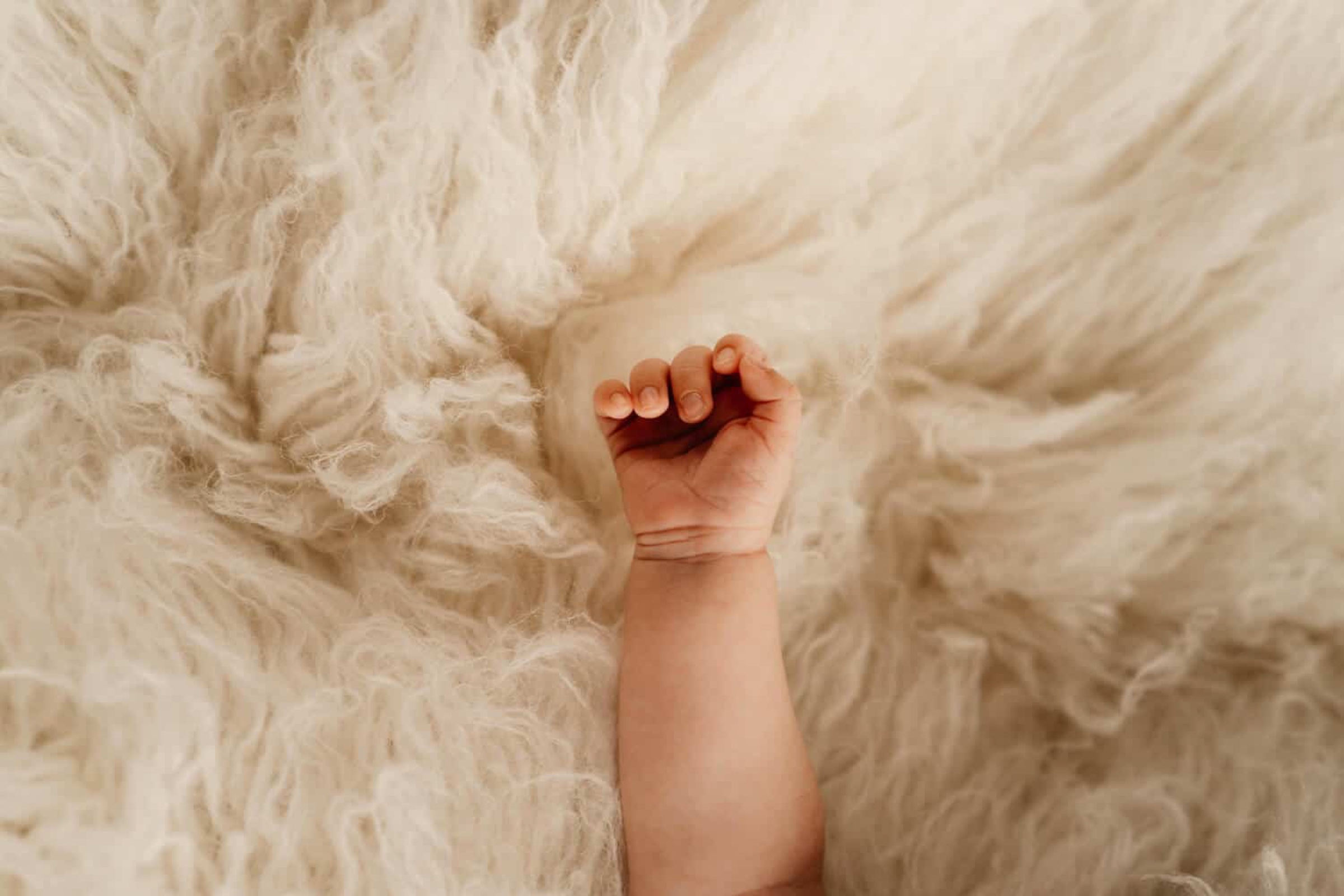Baby in zarter Decke