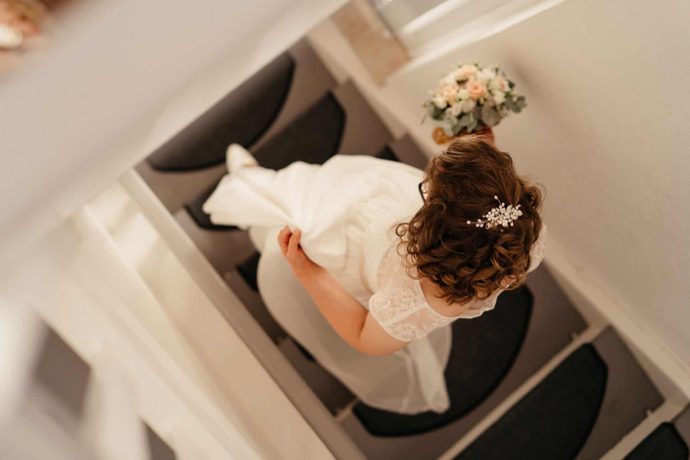 Hochzeitspaar im warmen Abendlicht