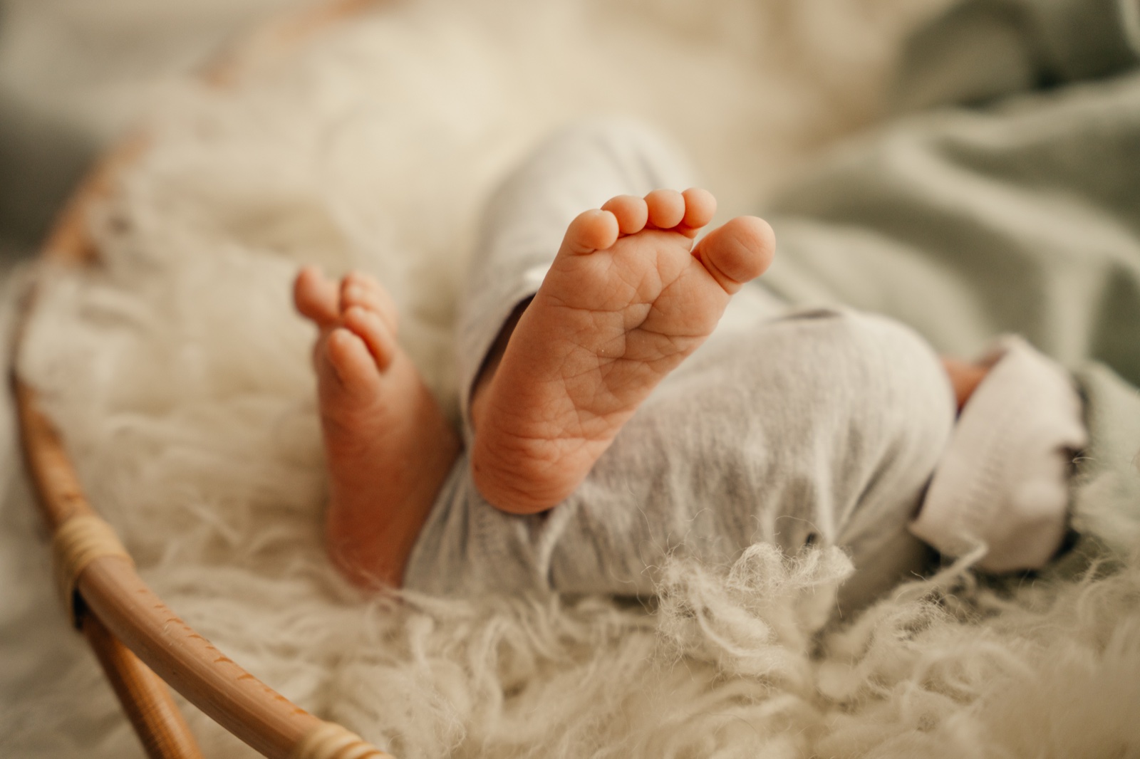 Schlafendes Baby mit Mütze